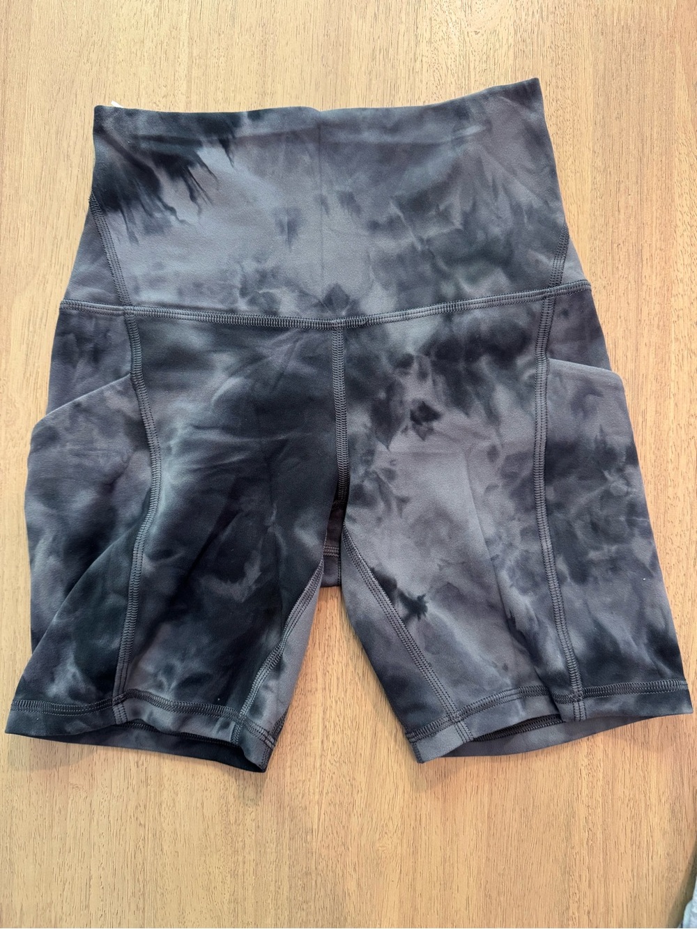 Set of 3 Lululemon Align 6in shorts (2 pairs w/ pockets) - Picture 4 of 5